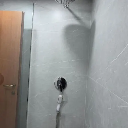 Kevin's 101 - Tirane, Albania * 티라나
